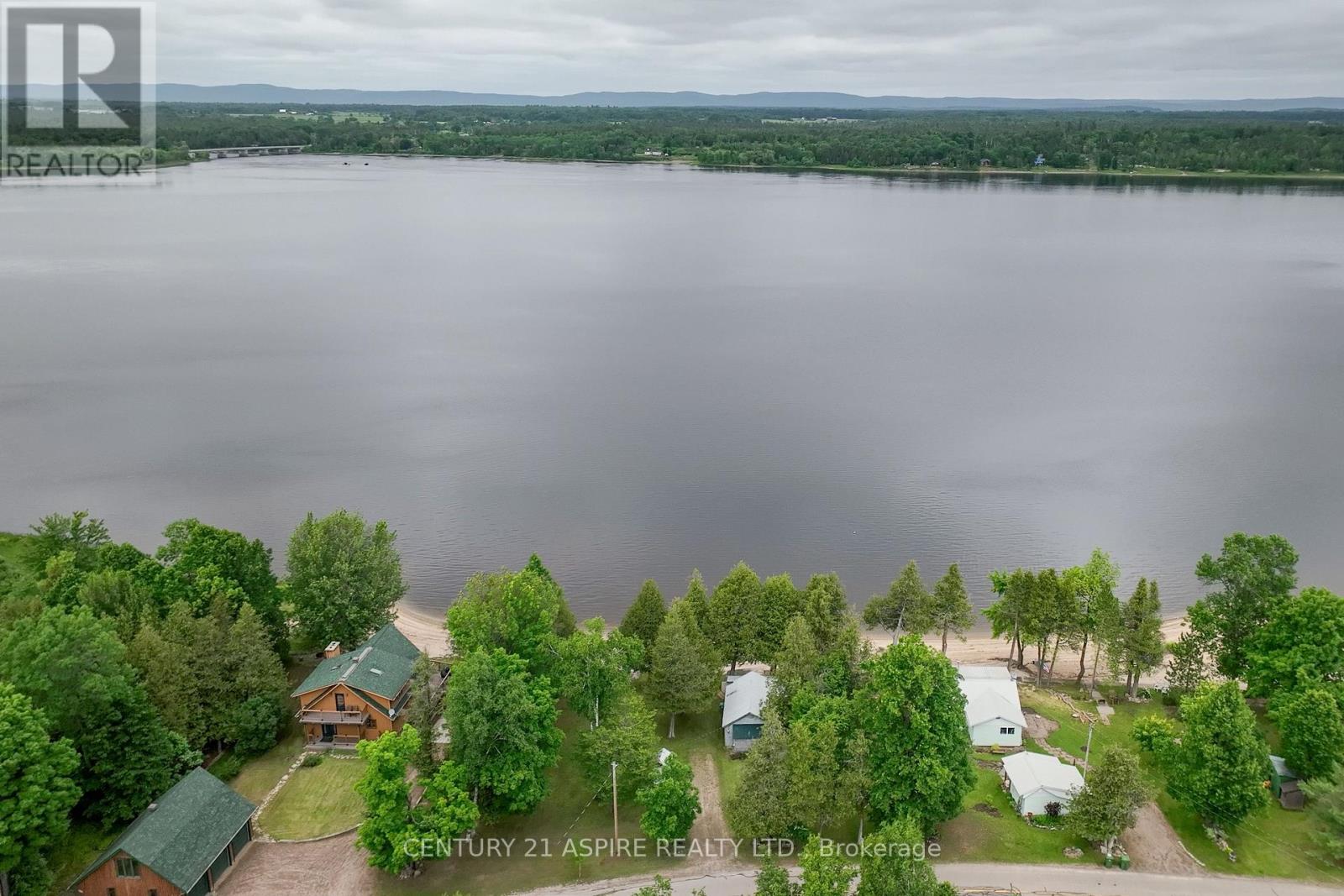 794 Forest Park Road, Laurentian Valley, Ontario  K8A 6W2 - Photo 3 - X12367737