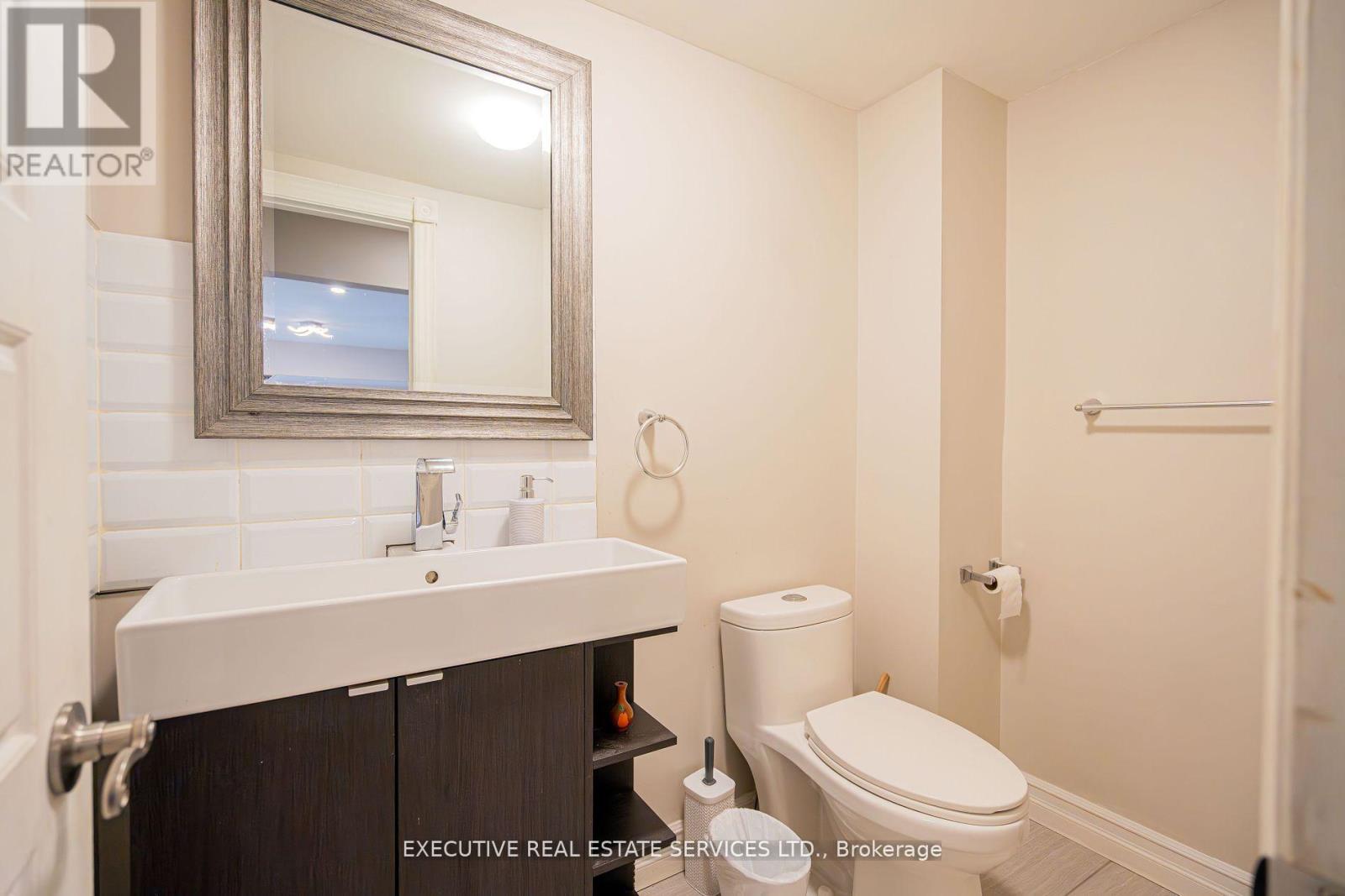 4 Simmons Boulevard, Brampton, Ontario  L6V 3V5 - Photo 9 - W12367686