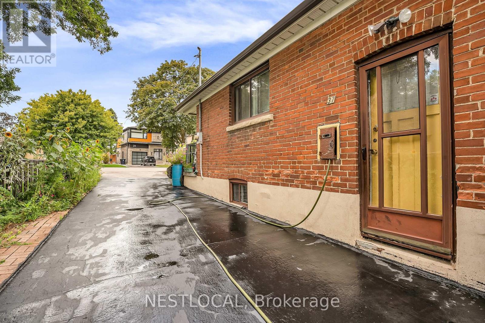 37 Enfield Avenue, Toronto, Ontario  M8W 1T6 - Photo 11 - W12367721