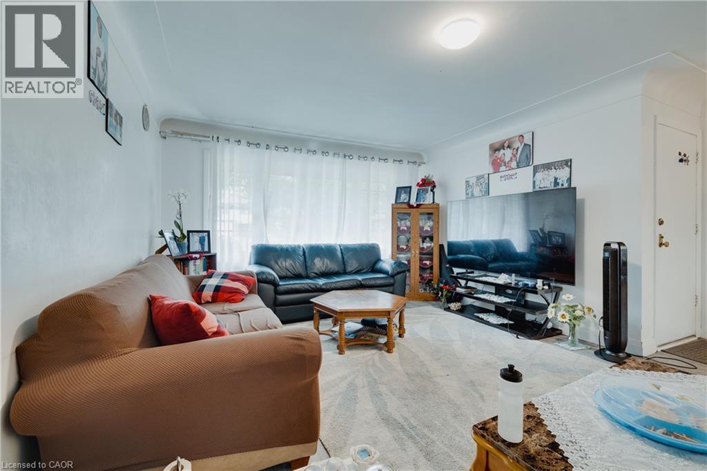 Property at 189 GATEWOOD Road image 3