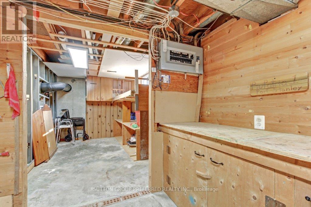 303 Admiral Drive, London East, Ontario  N5V 1J2 - Photo 19 - X12367775
