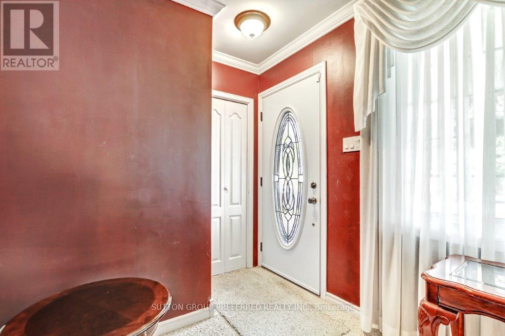 303 Admiral Drive, London East, Ontario  N5V 1J2 - Photo 4 - X12367775