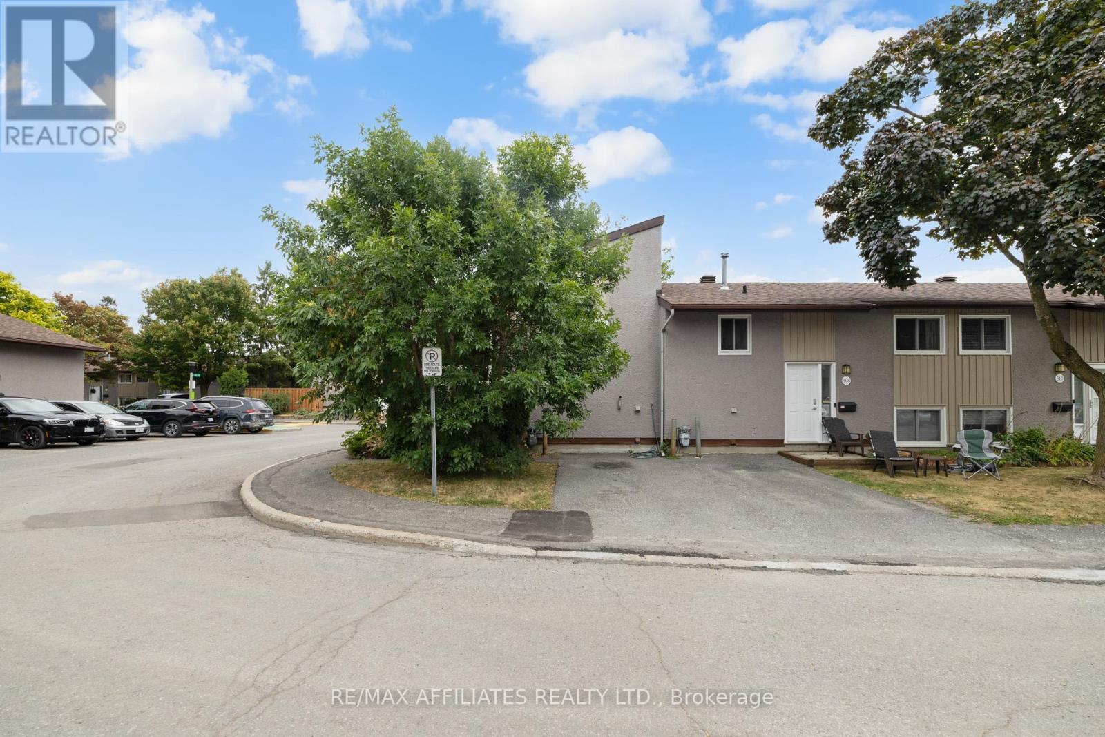 306 Woodfield Drive, Ottawa, Ontario  K2G 3W9 - Photo 4 - X12367767