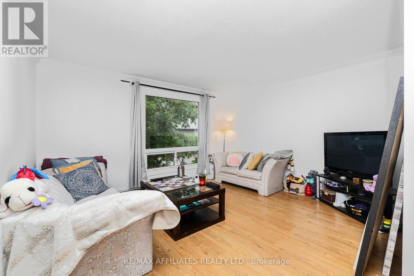 306 Woodfield Drive, Ottawa, Ontario  K2G 3W9 - Photo 5 - X12367767