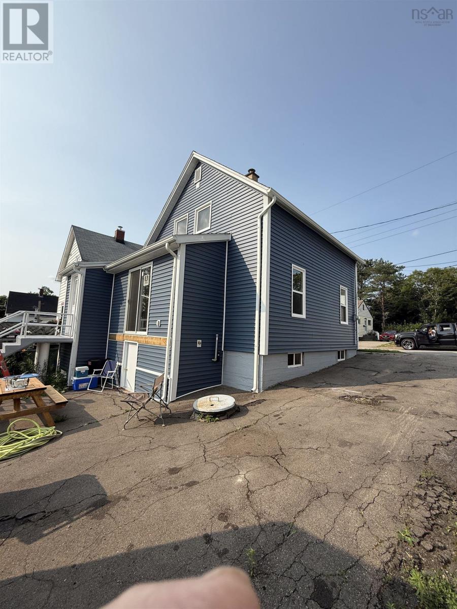 30 Harrison Avenue, Sydney, Nova Scotia  B1S 2Y2 - Photo 3 - 202518535
