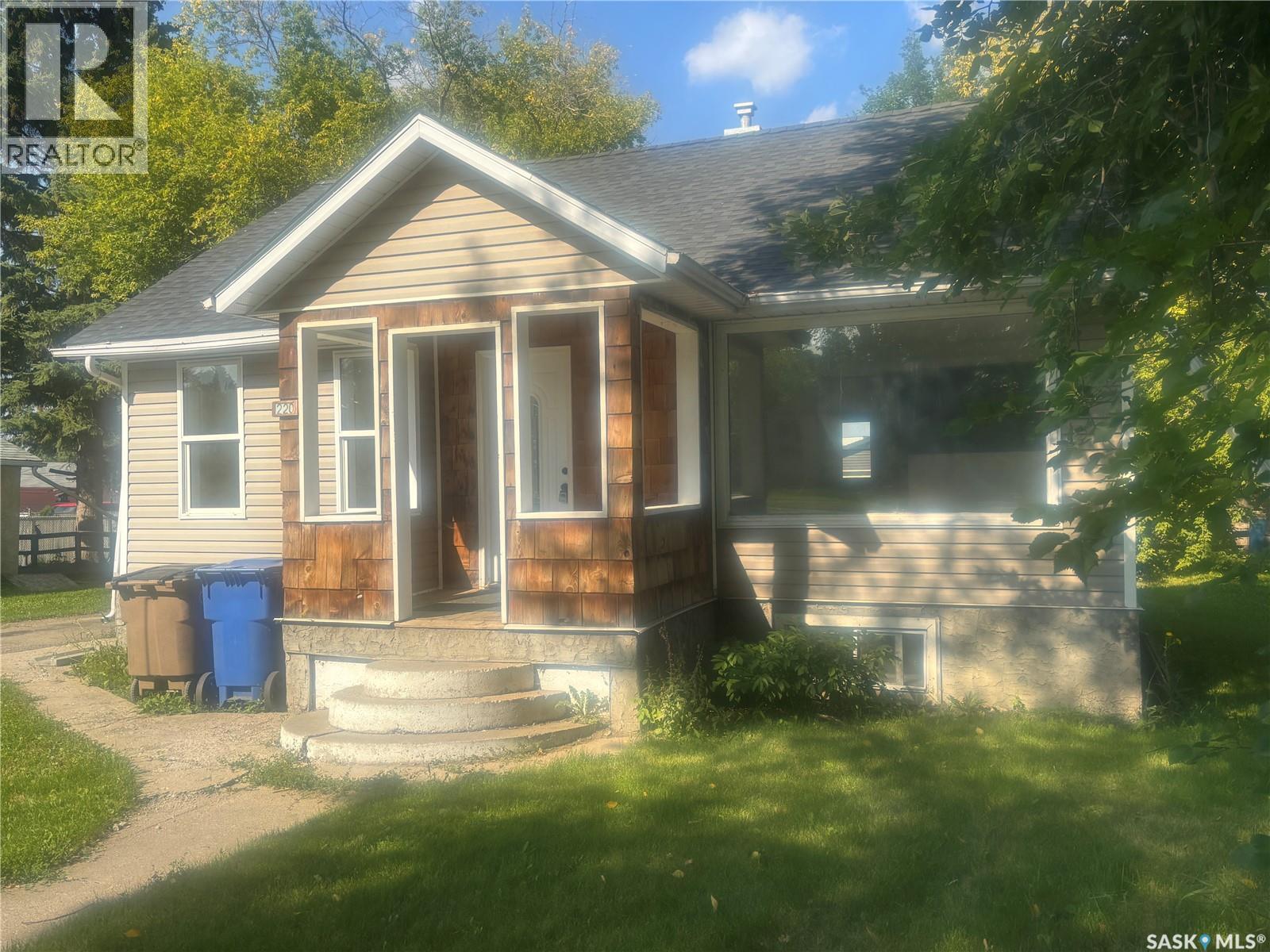 220 Stovel Avenue E, Melfort, Saskatchewan  S0E 1A0 - Photo 2 - SK016828