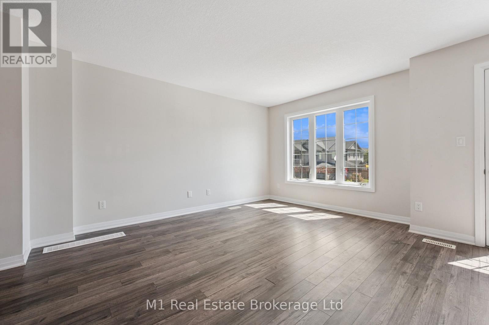 13 Meadowridge Street, Kitchener, Ontario  N2P 0H2 - Photo 10 - X12367777