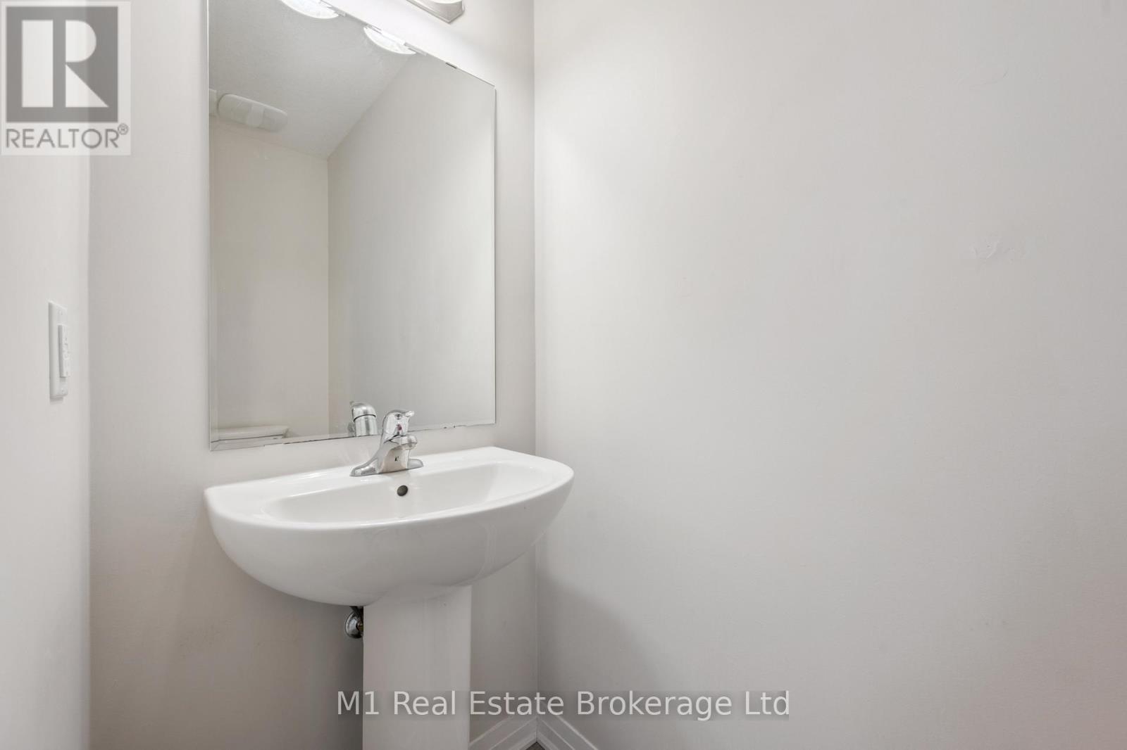 13 Meadowridge Street, Kitchener, Ontario  N2P 0H2 - Photo 8 - X12367777