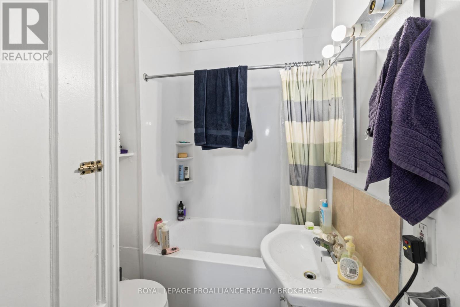 120 Bagot Street, Kingston, Ontario  K7L 3E5 - Photo 40 - X12367810