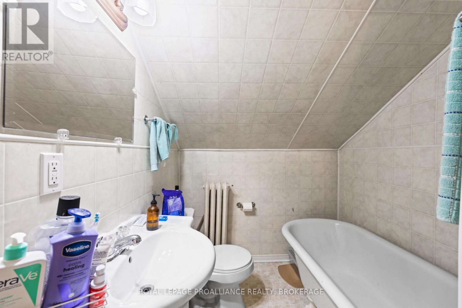 120 Bagot Street, Kingston, Ontario  K7L 3E5 - Photo 48 - X12367810