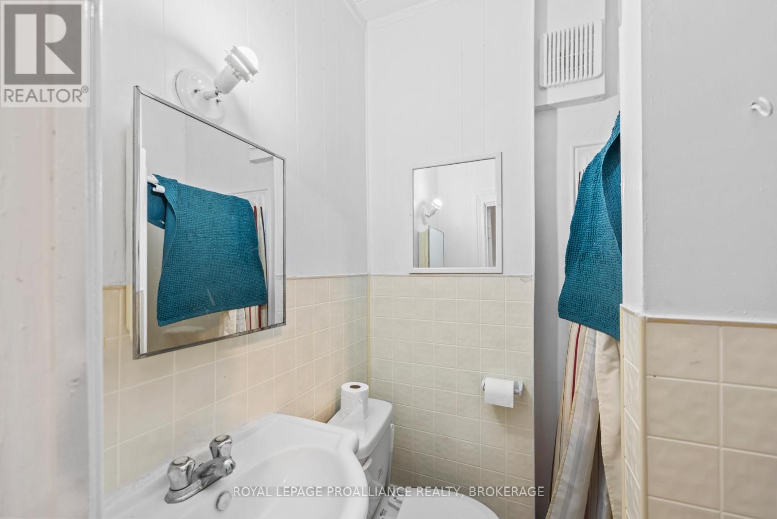 120 Bagot Street, Kingston, Ontario  K7L 3E5 - Photo 8 - X12367810