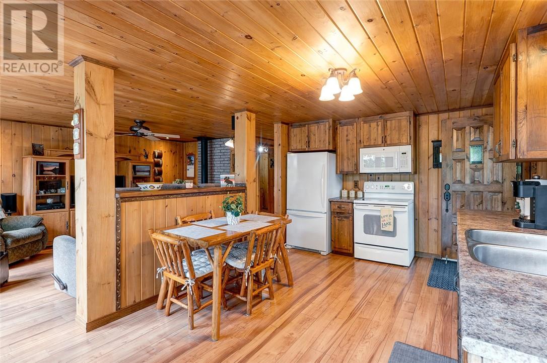 700 Bayline Drive, Mckerrow, Ontario  P0P 1M0 - Photo 7 - 2124370