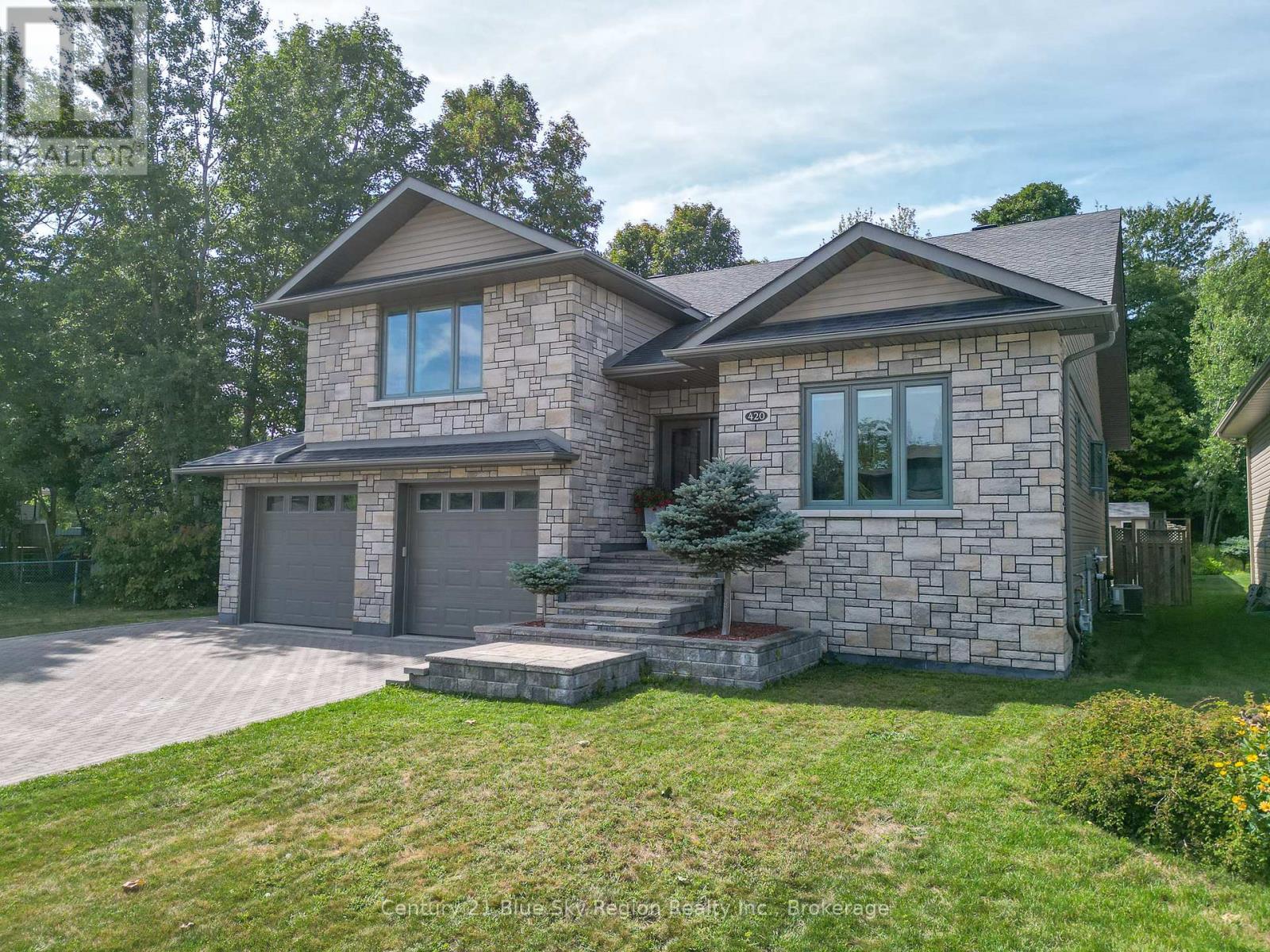 420 Pearce Street, North Bay (Airport), Ontario  P1C 1M8 - Photo 3 - X12367859