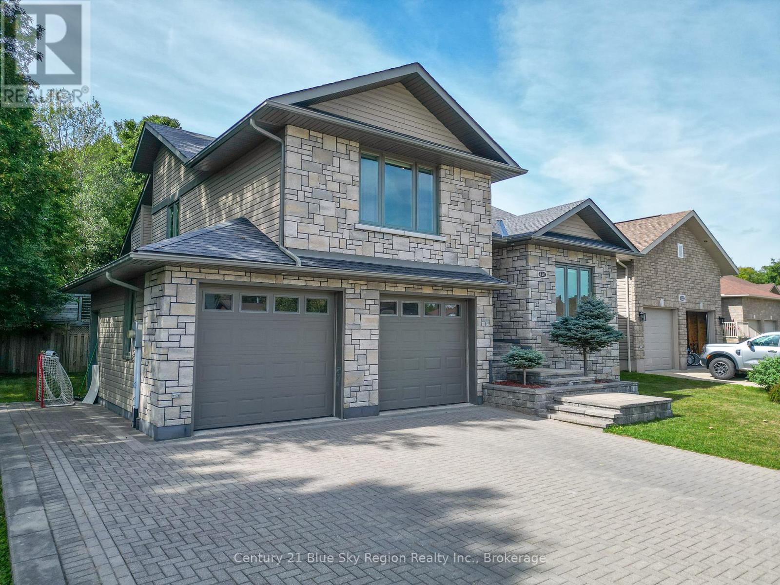 420 Pearce Street, North Bay (Airport), Ontario  P1C 1M8 - Photo 4 - X12367859