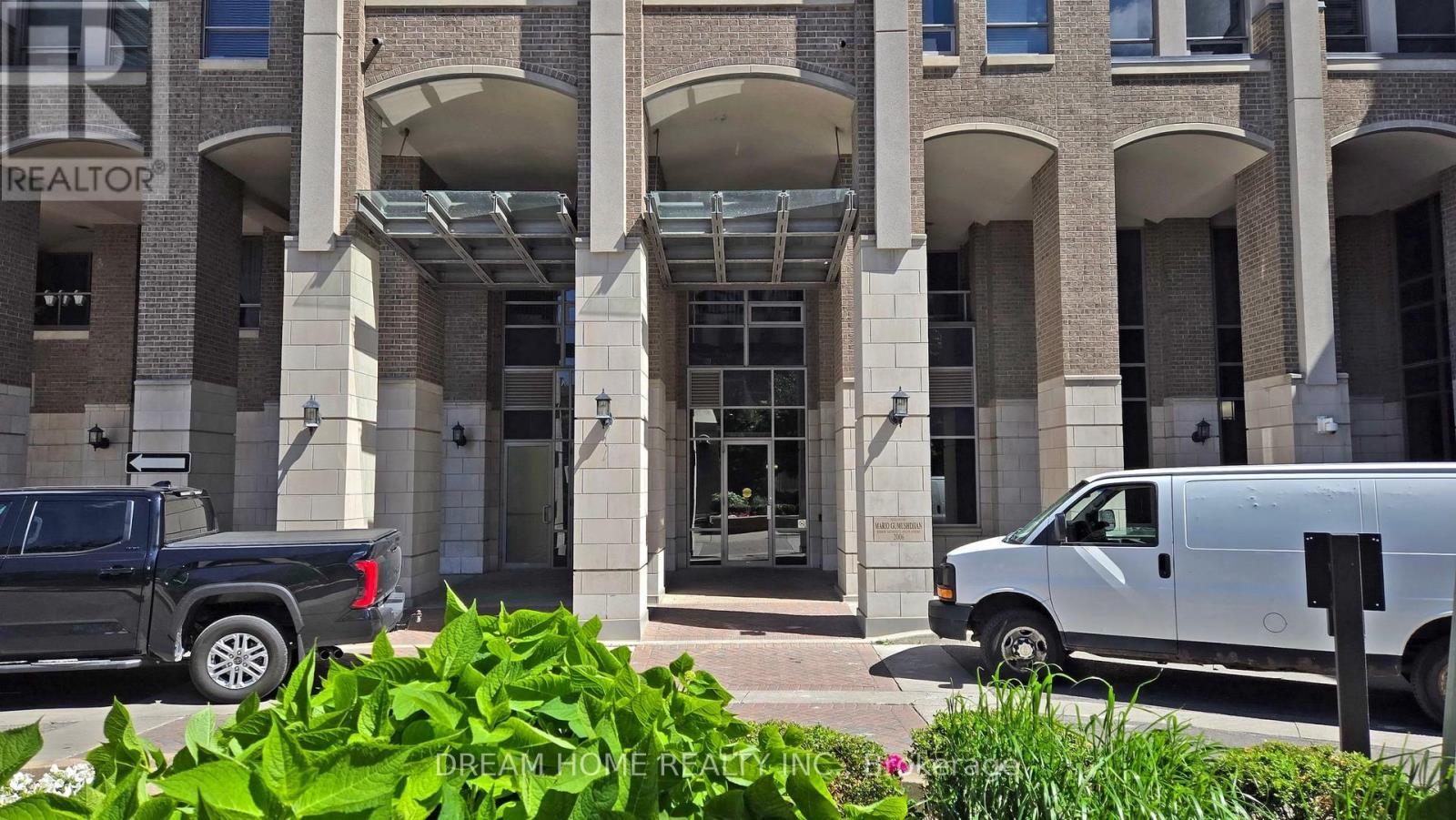2004 - 388 Prince Of Wales Drive, Mississauga, Ontario  L5B 0A1 - Photo 3 - W12367805