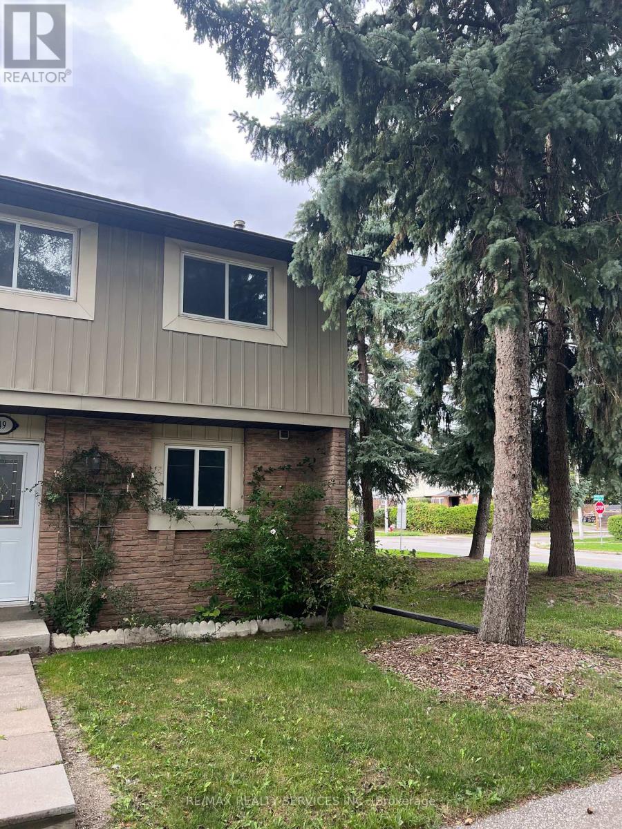 49 - 93 Hansen Road N, Brampton, Ontario  L6V 3C8 - Photo 1 - W12367812