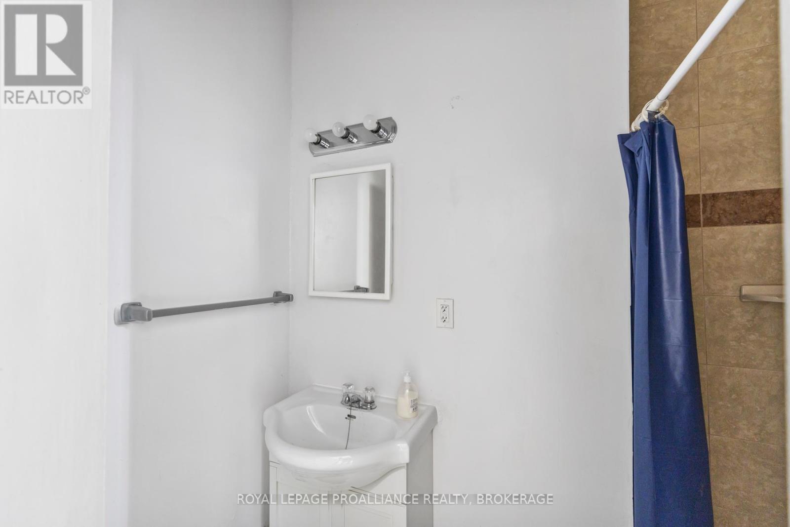 99 Bagot Street, Kingston, Ontario  K7L 3E6 - Photo 42 - X12367873