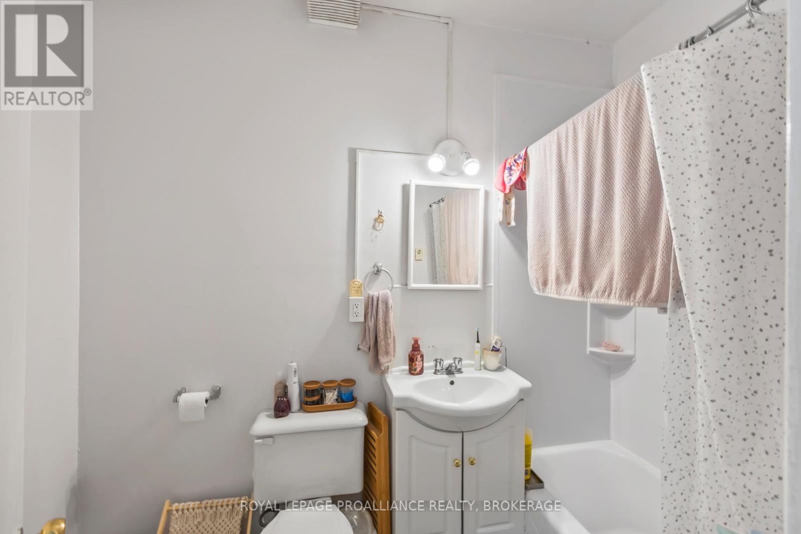 99 Bagot Street, Kingston, Ontario  K7L 3E6 - Photo 47 - X12367873