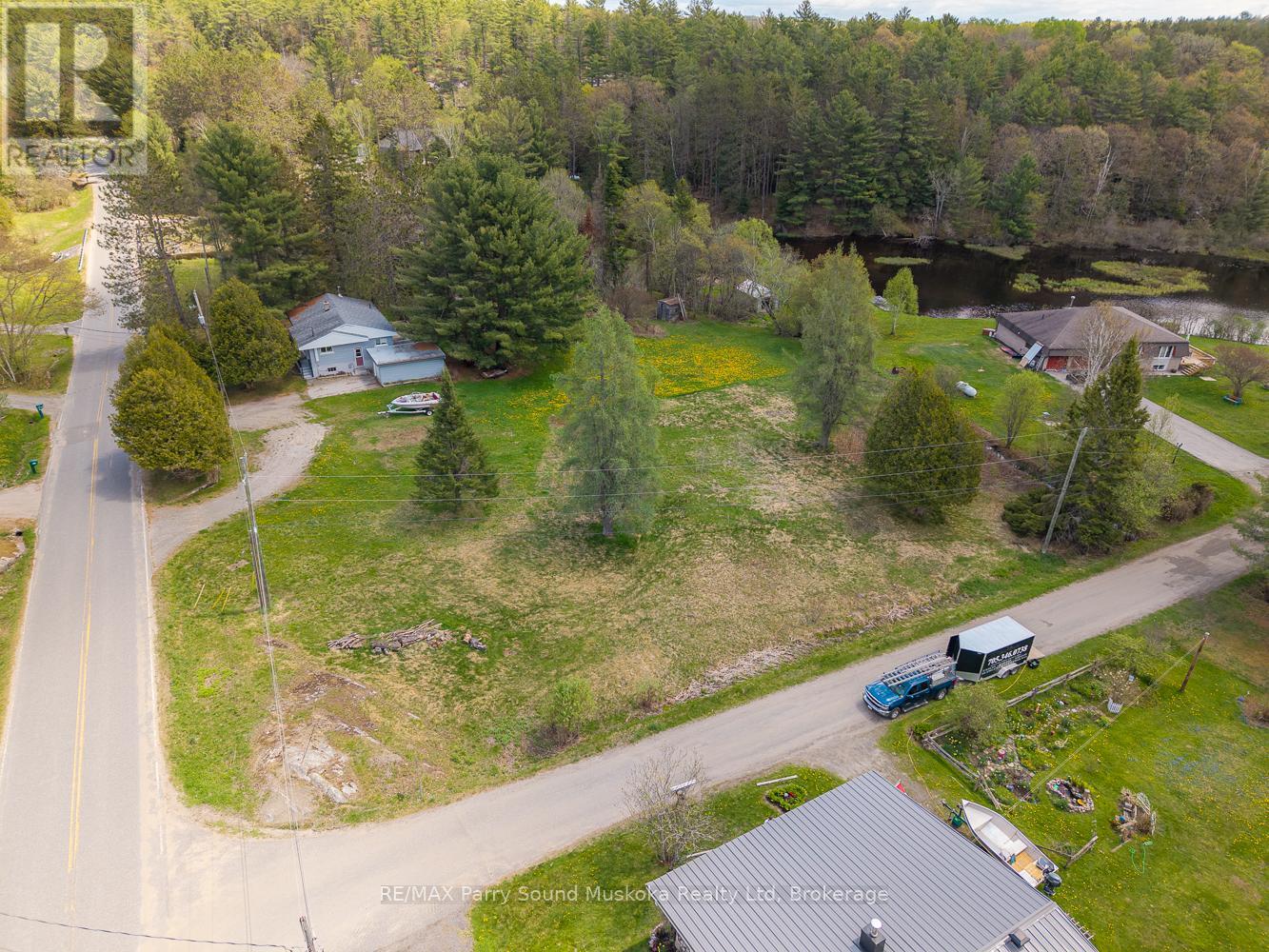 63 Pineridge Drive, Mcdougall, Ontario  P2A 2W9 - Photo 7 - X12367827