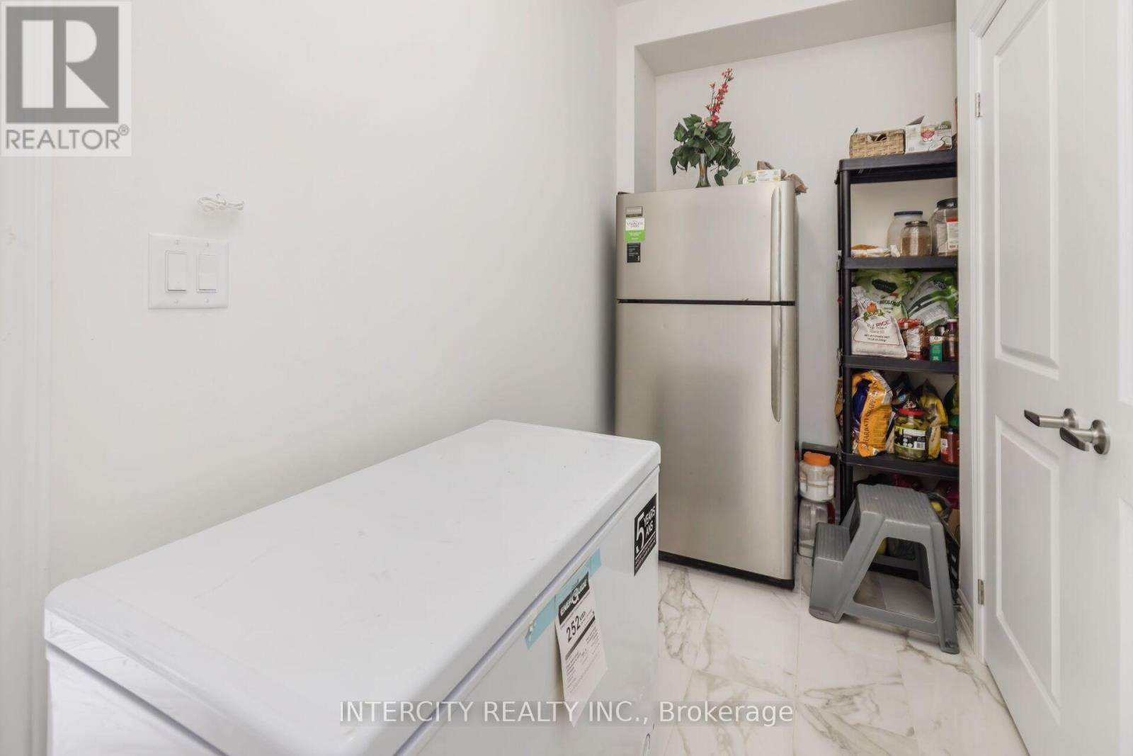 54 Moorcroft Place, Brampton, Ontario  L6P 4P7 - Photo 18 - W12223971