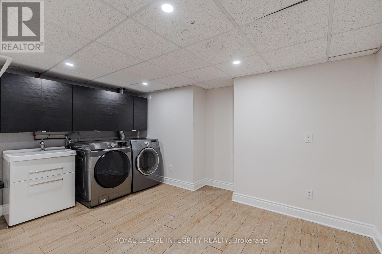 218 Keyrock Drive, Ottawa, Ontario  K2T 0B4 - Photo 33 - X12363732
