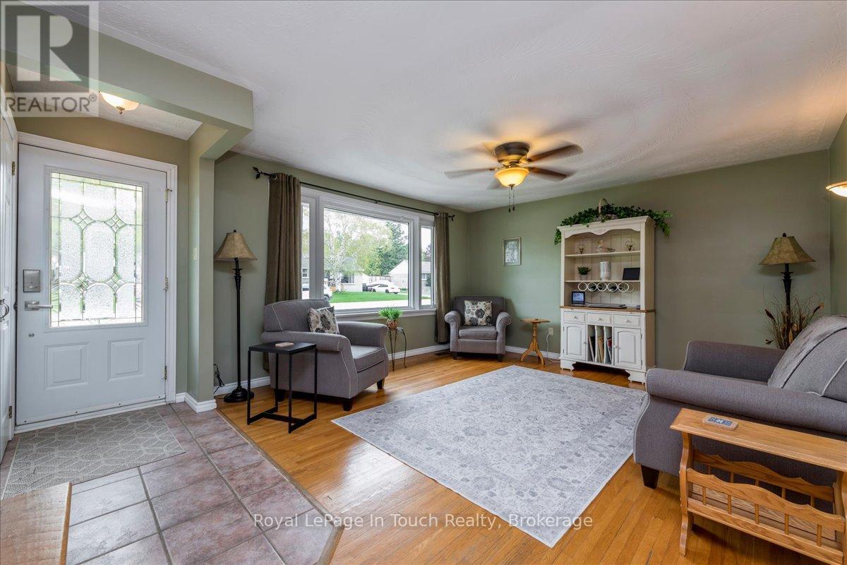 296 John Street, Midland, Ontario  L4R 2J5 - Photo 3 - S12368007