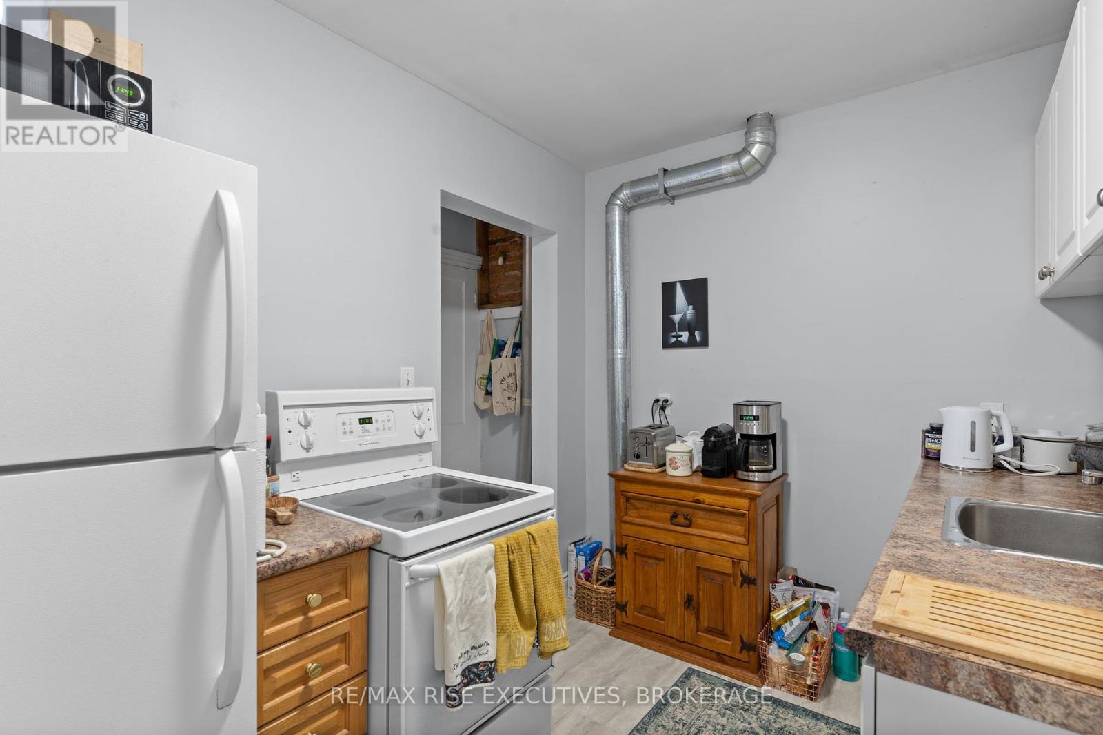 341 Division Street, Kingston, Ontario  K7K 4A2 - Photo 9 - X12367960
