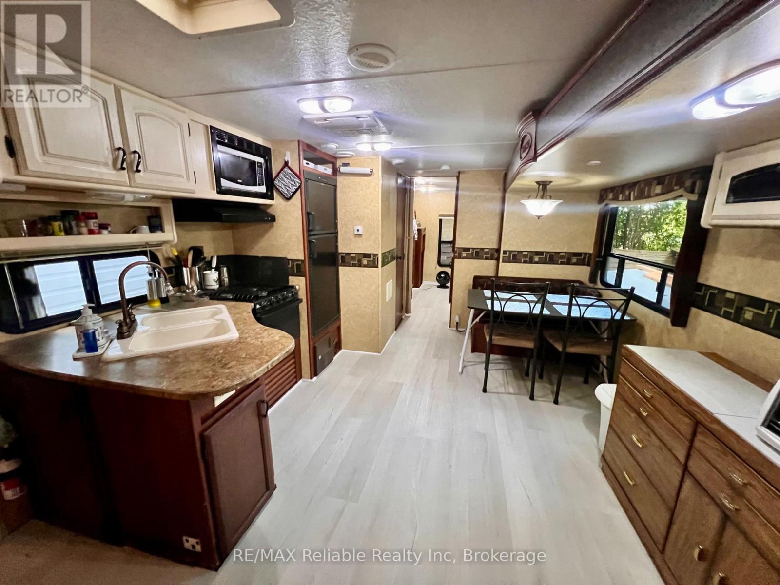 8 - 33900 Sugarbush Road, Bluewater, Ontario  N0M 1G0 - Photo 14 - X12367888