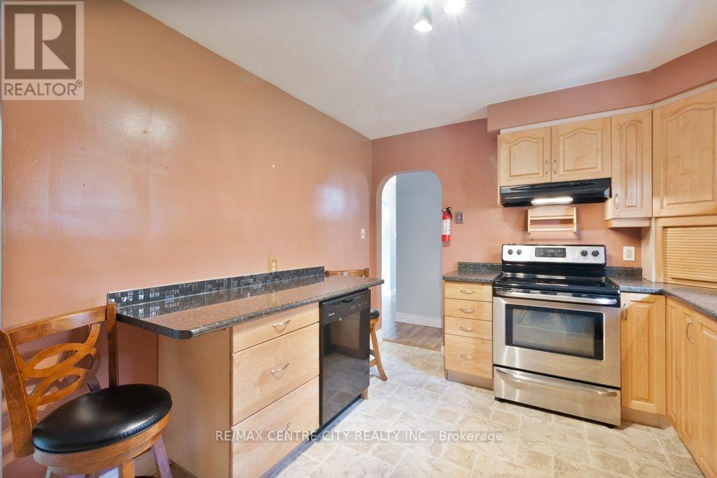 6 Wood Street, St. Thomas, Ontario  N5R 4K9 - Photo 10 - X12367993