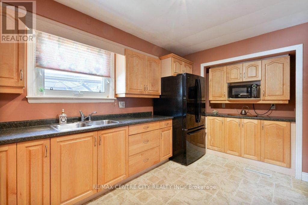 6 Wood Street, St. Thomas, Ontario  N5R 4K9 - Photo 11 - X12367993