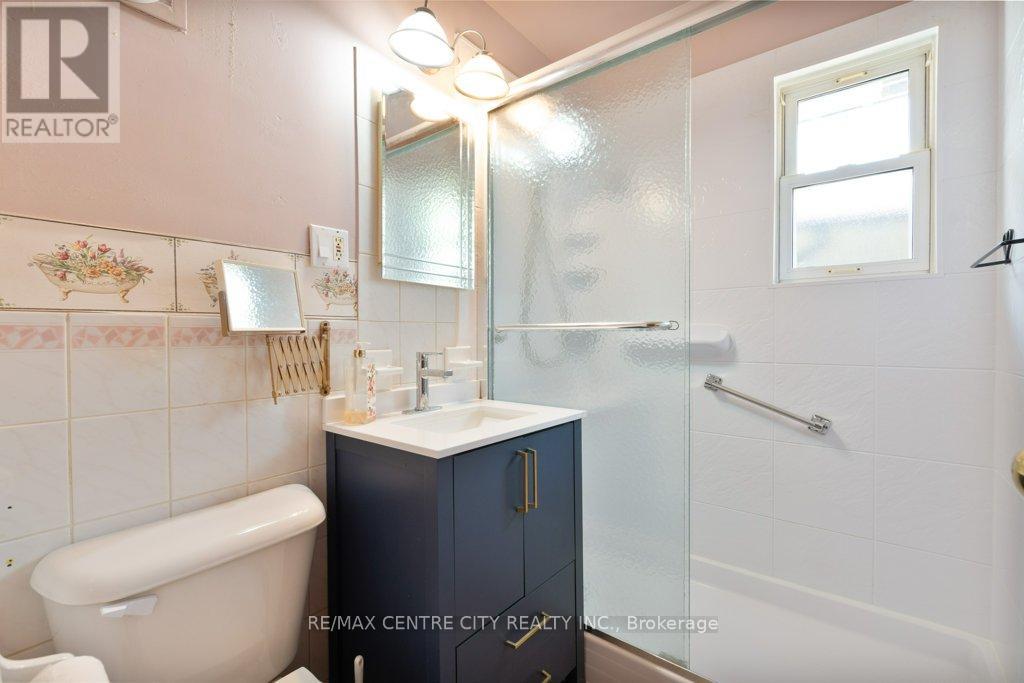 6 Wood Street, St. Thomas, Ontario  N5R 4K9 - Photo 12 - X12367993