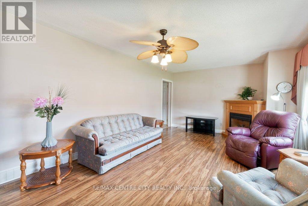 6 Wood Street, St. Thomas, Ontario  N5R 4K9 - Photo 7 - X12367993
