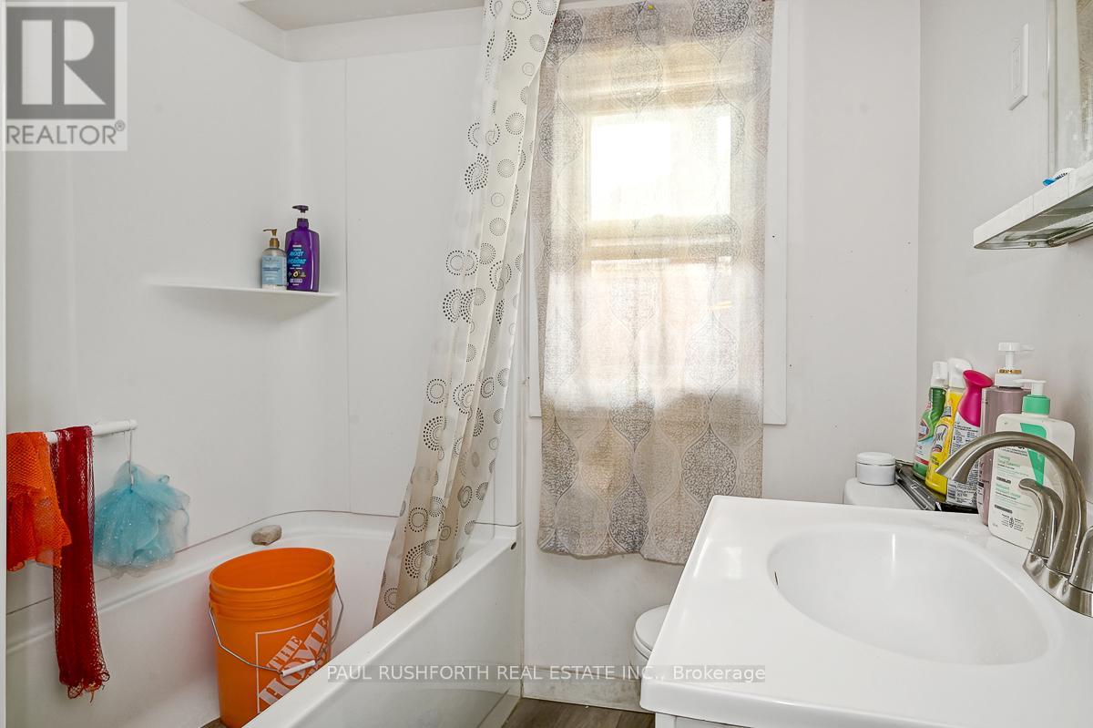 636 Clarke Avenue, Ottawa, Ontario  K1K 0Y5 - Photo 10 - X12368013