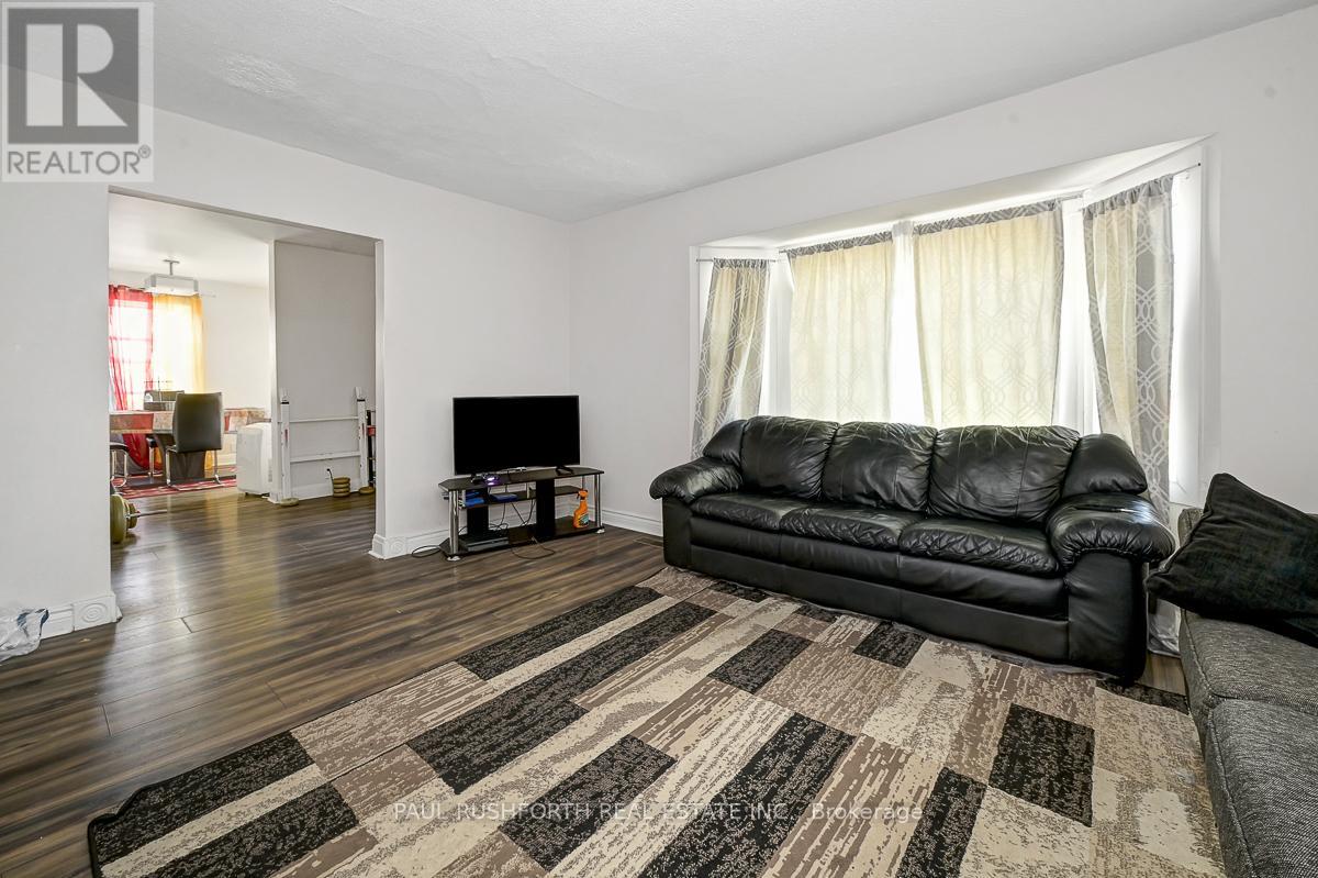 636 Clarke Avenue, Ottawa, Ontario  K1K 0Y5 - Photo 6 - X12368013