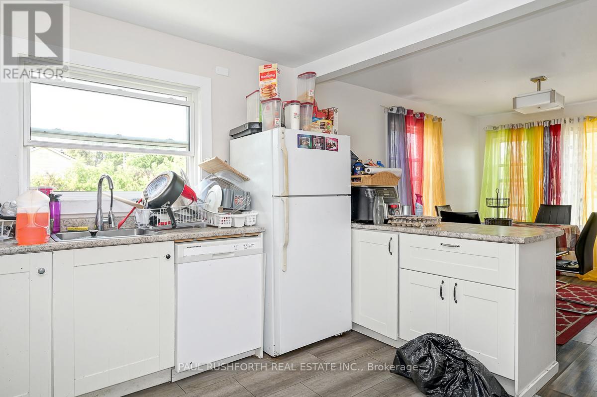 636 Clarke Avenue, Ottawa, Ontario  K1K 0Y5 - Photo 9 - X12368013