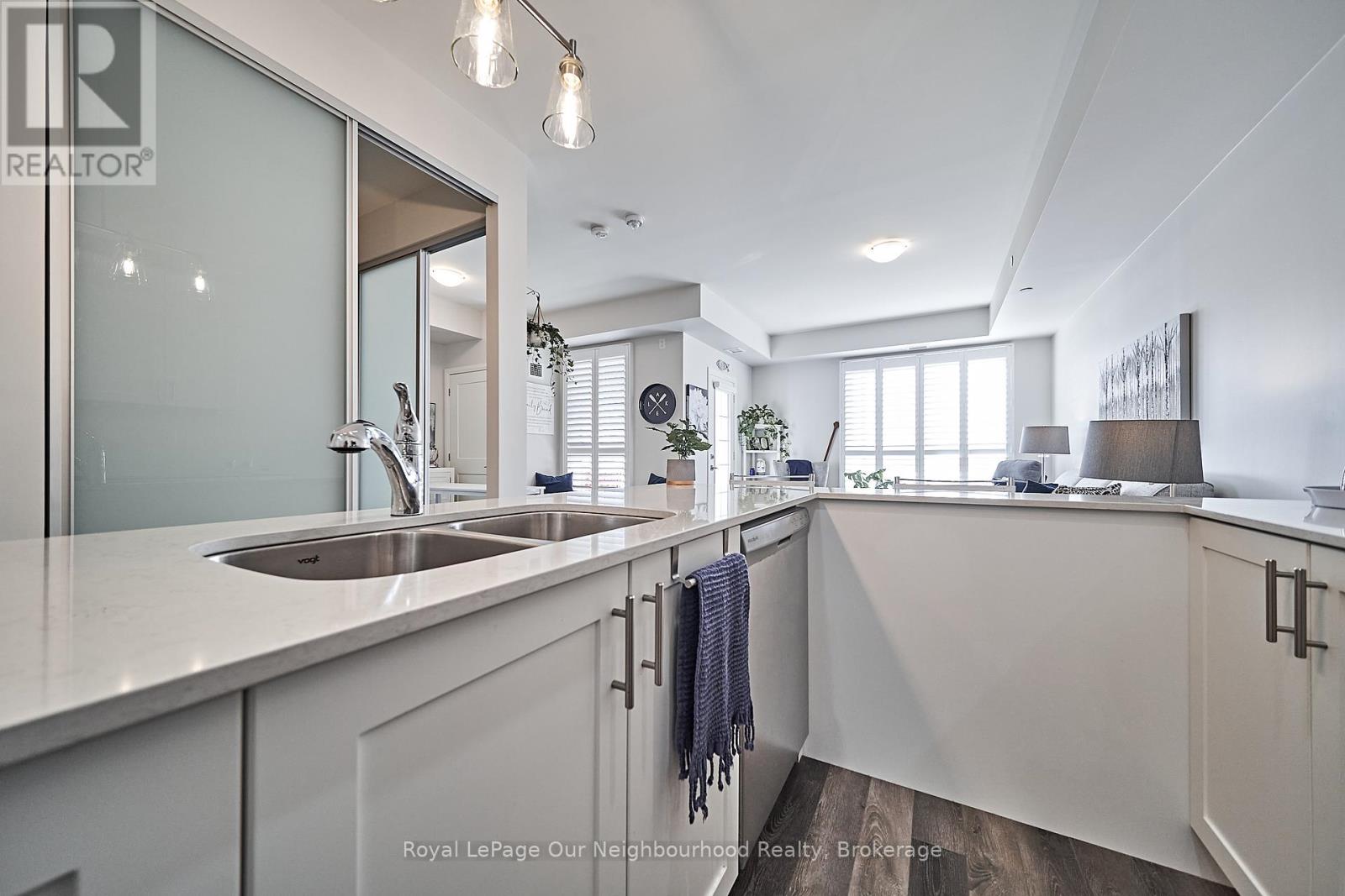 218 - 50 Lakebreeze Drive, Clarington, Ontario  L1B 0V9 - Photo 12 - E12367913