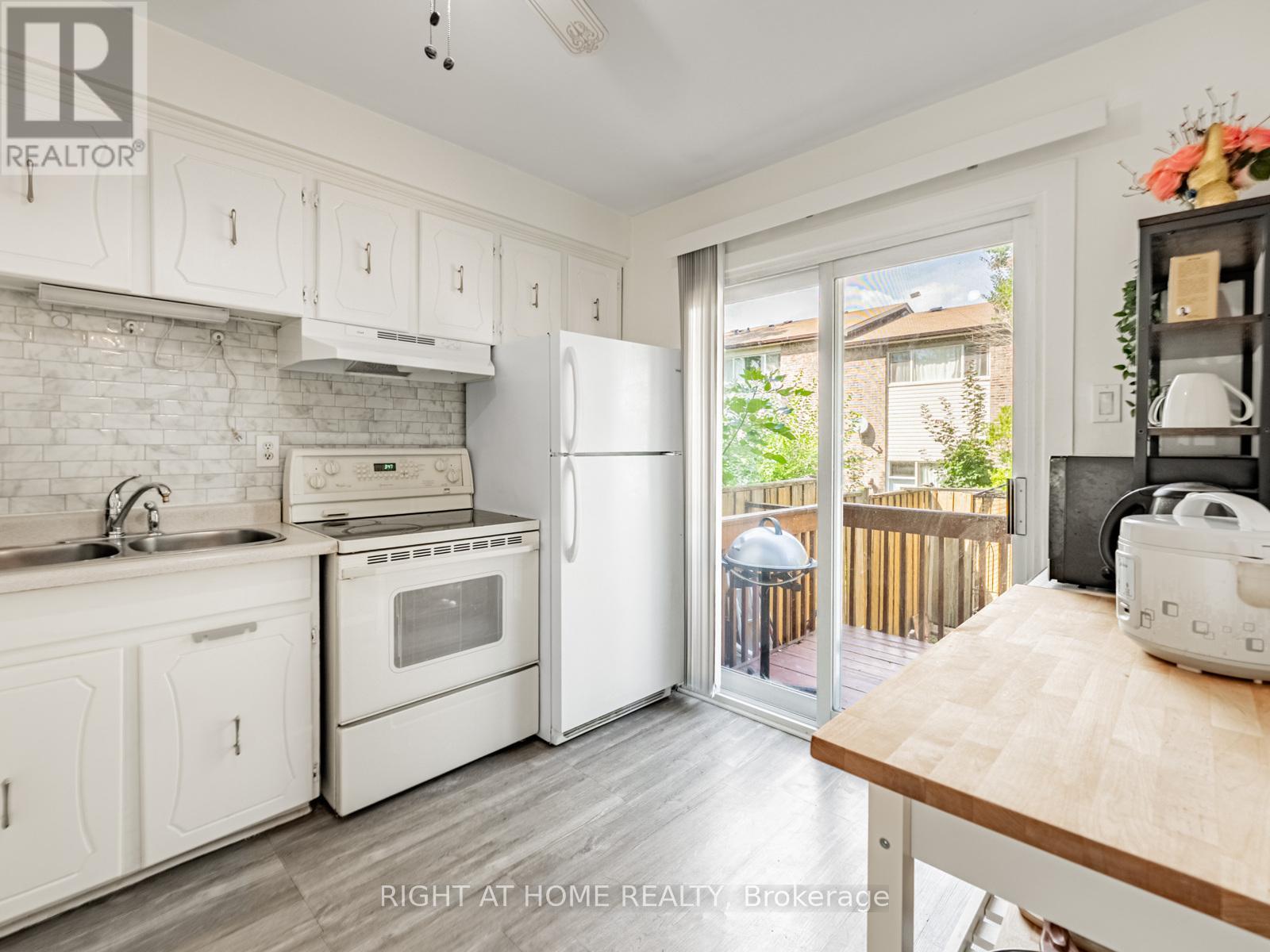 9 - 2380 Bromsgrove Road Sw, Mississauga (Clarkson), Ontario  L5J 4E6 - Photo 13 - W12367843
