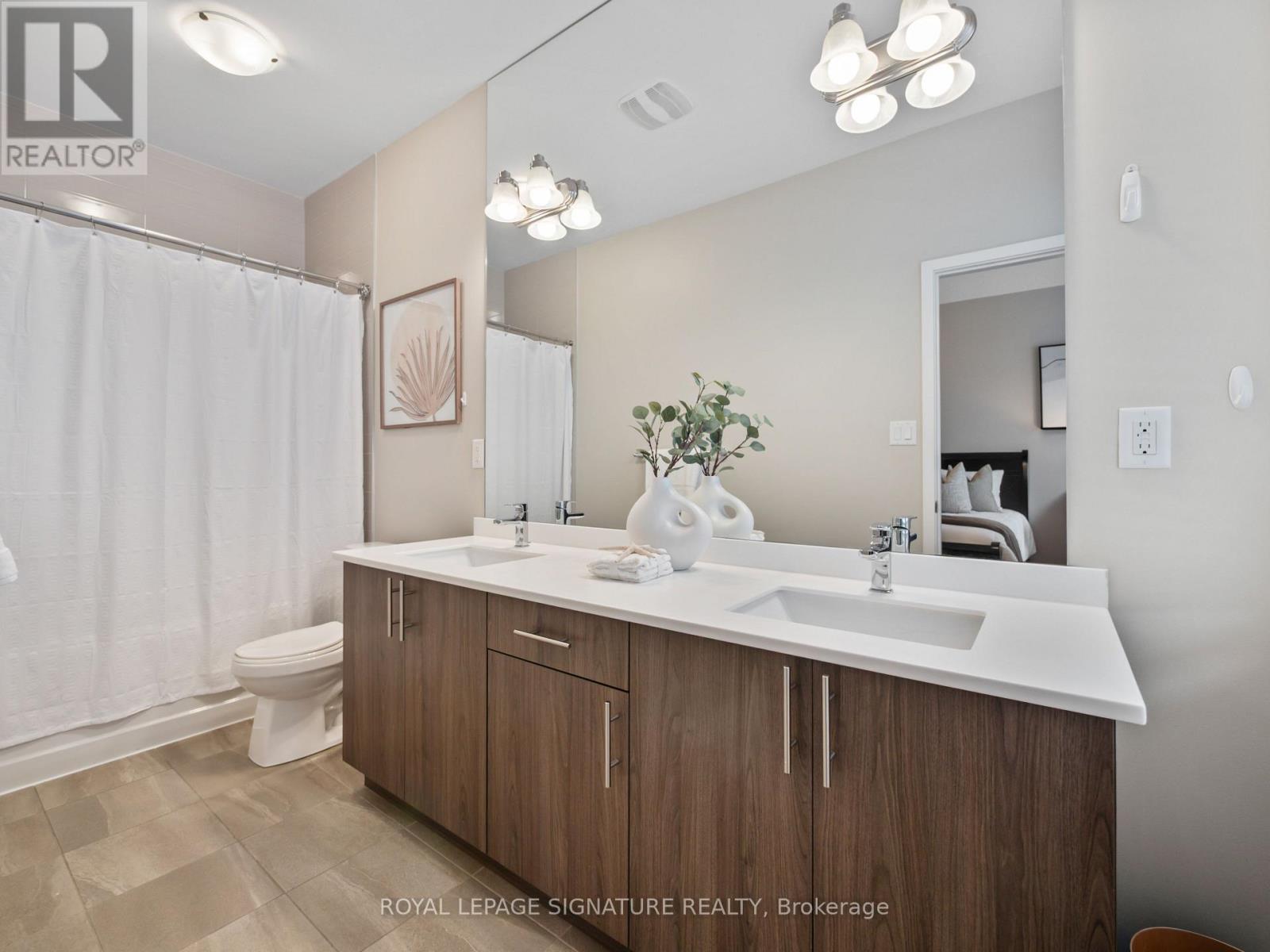 217 Huguenot Road, Oakville, Ontario  L6H 0L6 - Photo 37 - W12367844