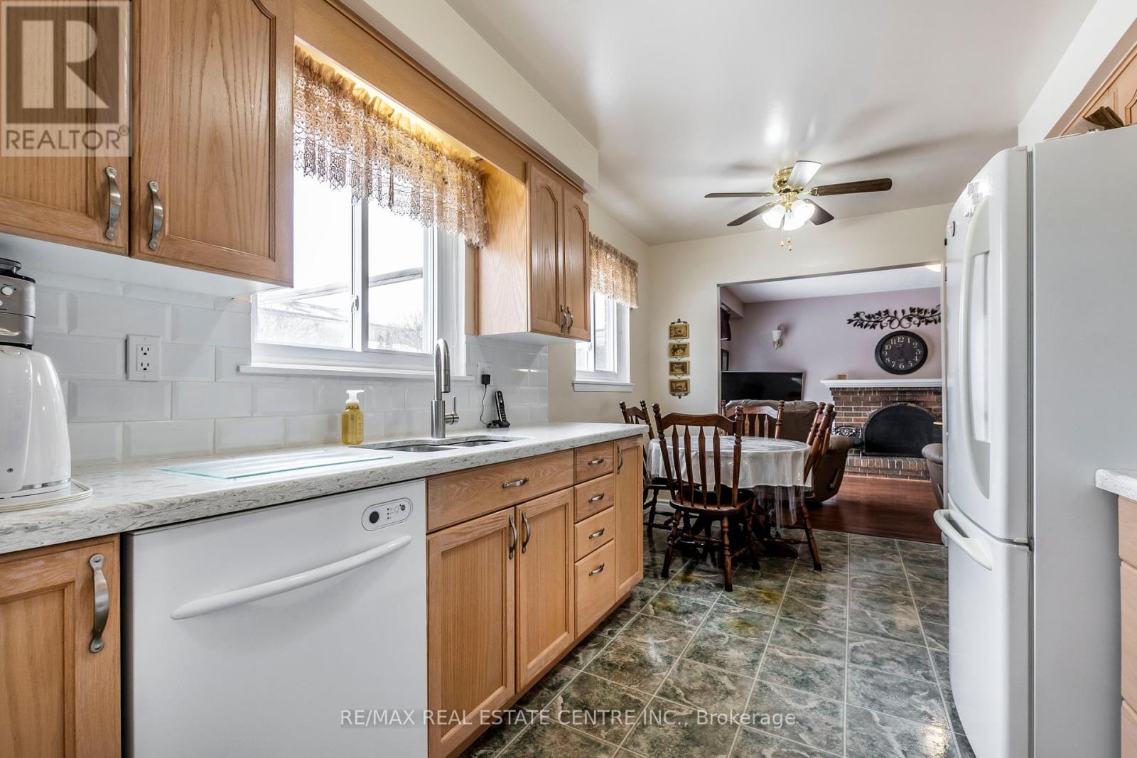 917 Maple Avenue, Milton, Ontario  L9T 3X6 - Photo 12 - W12367846