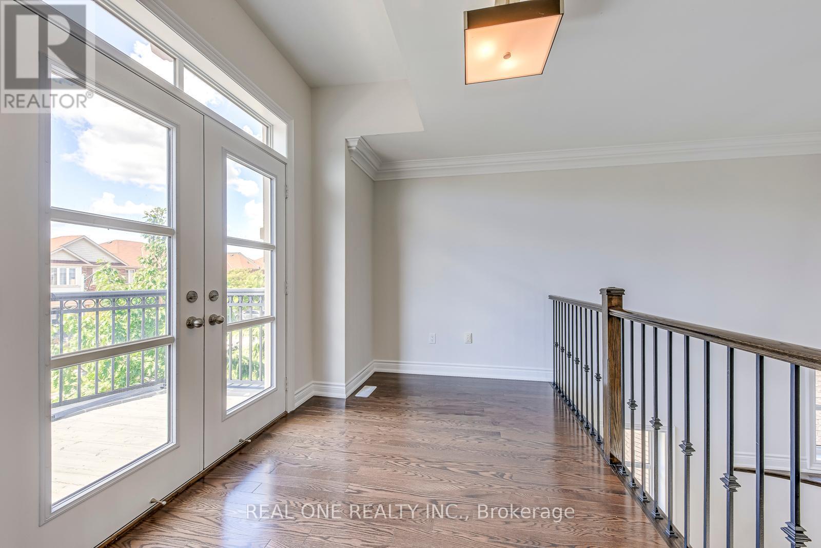 1342 Kestell Boulevard, Oakville, Ontario  L6H 0C8 - Photo 24 - W12367856
