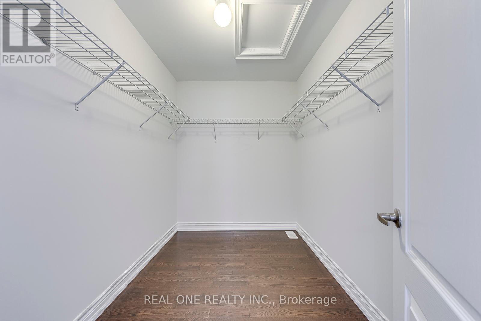 1342 Kestell Boulevard, Oakville, Ontario  L6H 0C8 - Photo 30 - W12367856