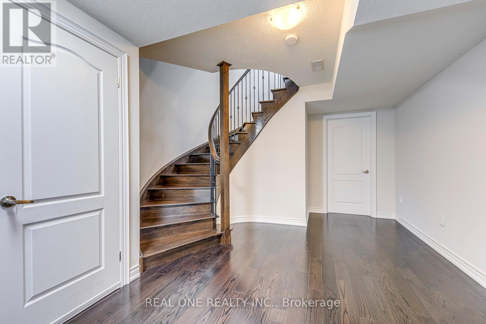 1342 Kestell Boulevard, Oakville, Ontario  L6H 0C8 - Photo 38 - W12367856