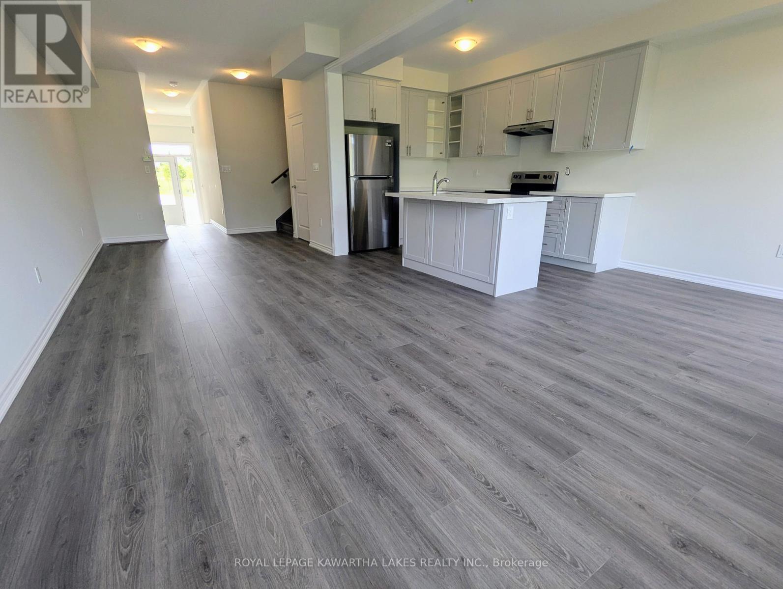 27 Hickey Lane, Kawartha Lakes (Lindsay), Ontario  K9V 0T3 - Photo 6 - X12367987