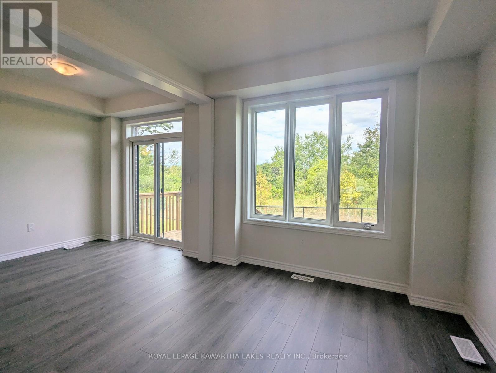 27 Hickey Lane, Kawartha Lakes (Lindsay), Ontario  K9V 0T3 - Photo 7 - X12367987