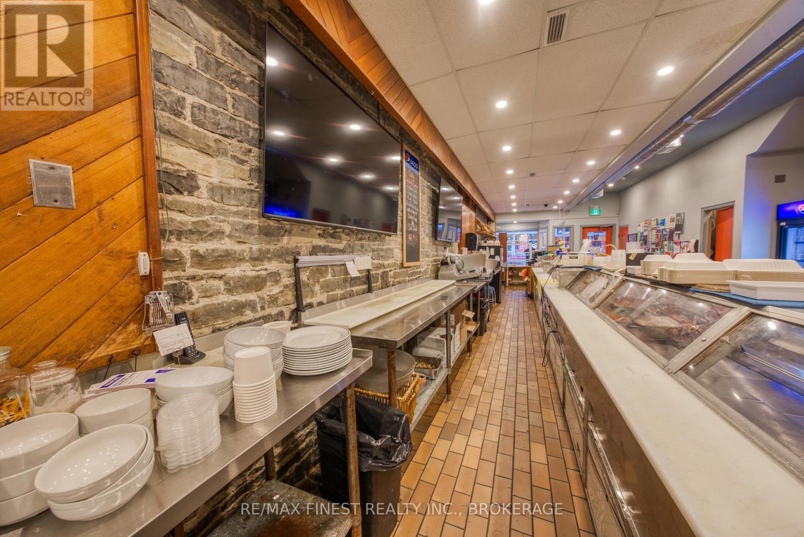 111 Princess Street, Kingston, Ontario  K7L 1A8 - Photo 14 - X12366341
