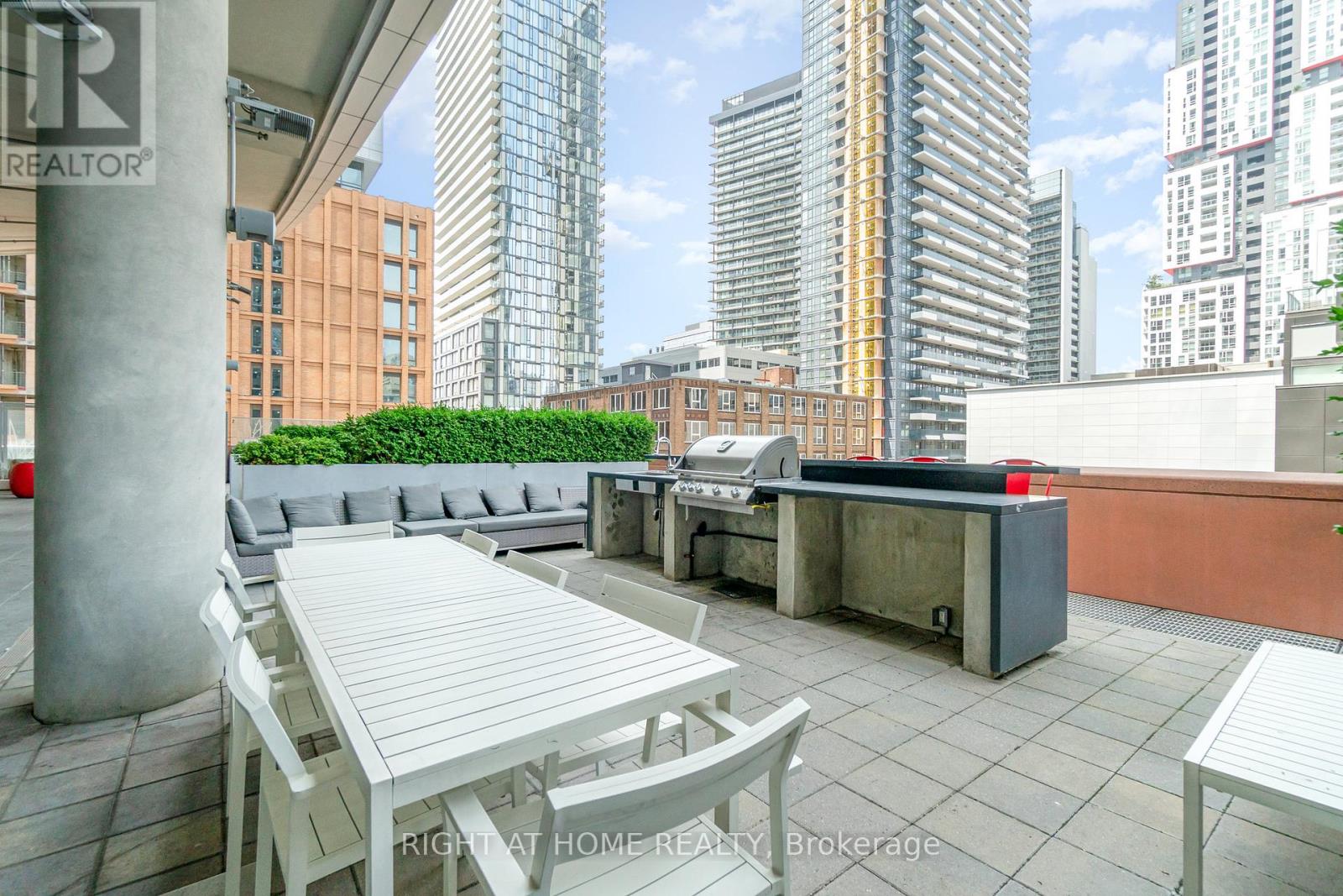 1403 - 21 Widmer Street, Toronto, Ontario  M5V 0B8 - Photo 12 - C12368002