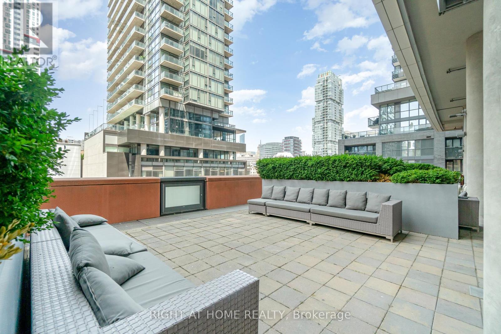 1403 - 21 Widmer Street, Toronto, Ontario  M5V 0B8 - Photo 23 - C12368002