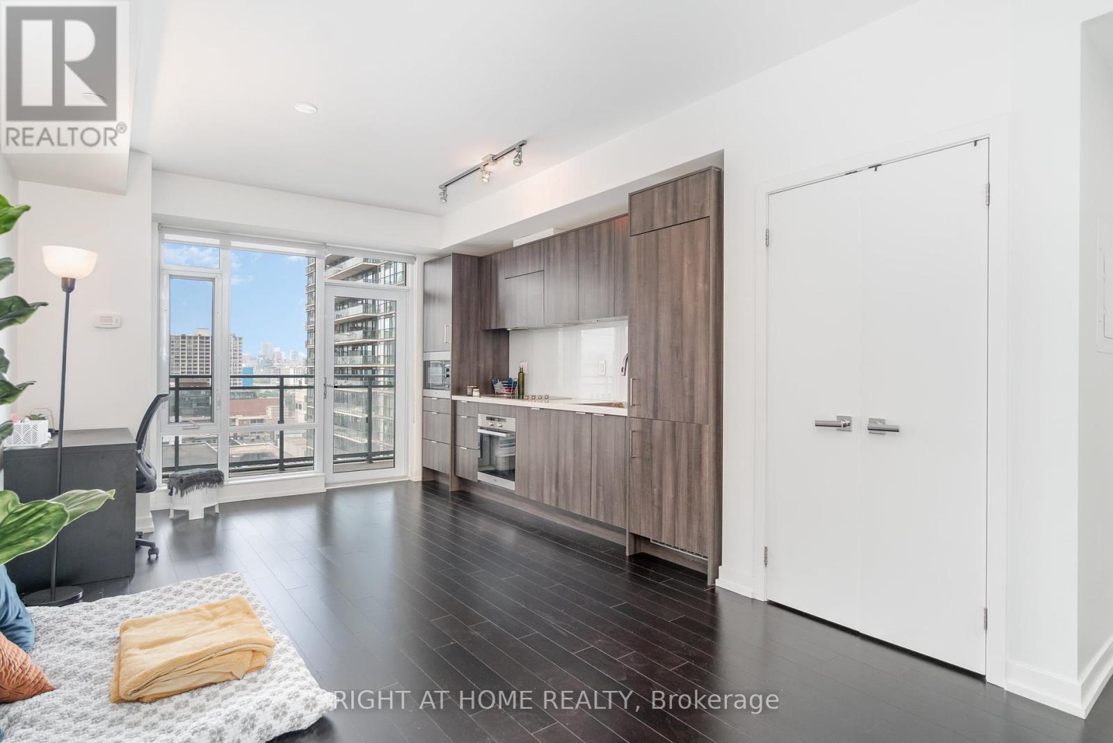 1403 - 21 Widmer Street, Toronto, Ontario  M5V 0B8 - Photo 6 - C12368002