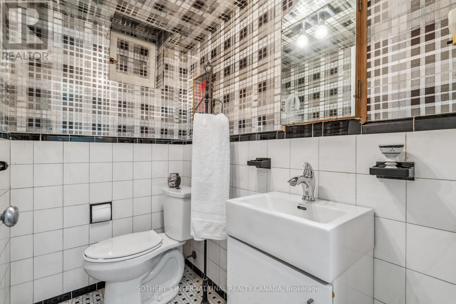 78 Ridelle Avenue, Toronto, Ontario  M6B 1J3 - Photo 34 - C12368032
