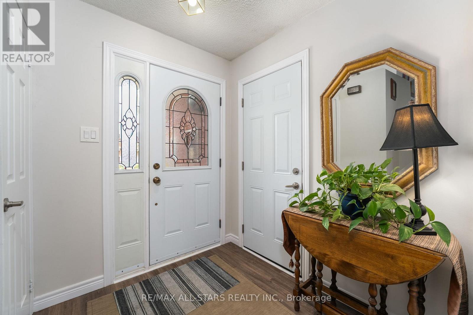10 Skybird Lane, Georgina, Ontario  L4P 3S1 - Photo 8 - N12367932